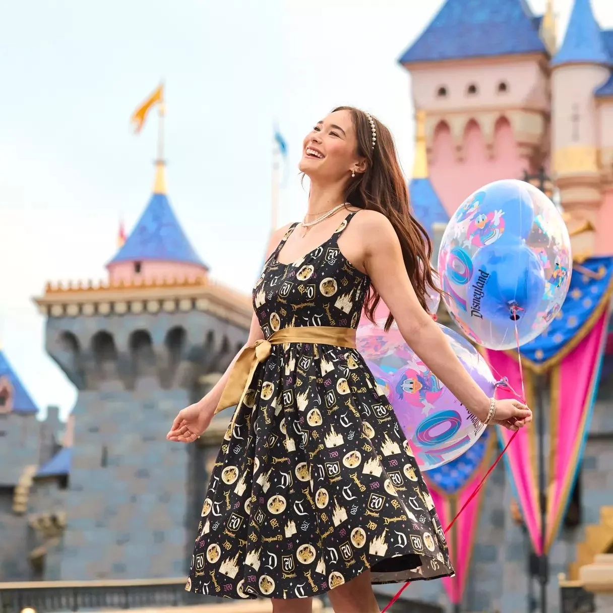 【hope】Disneyland レザージャケット 50周年 Disneyland 70th Anniversary Castle Collection on Disney Store